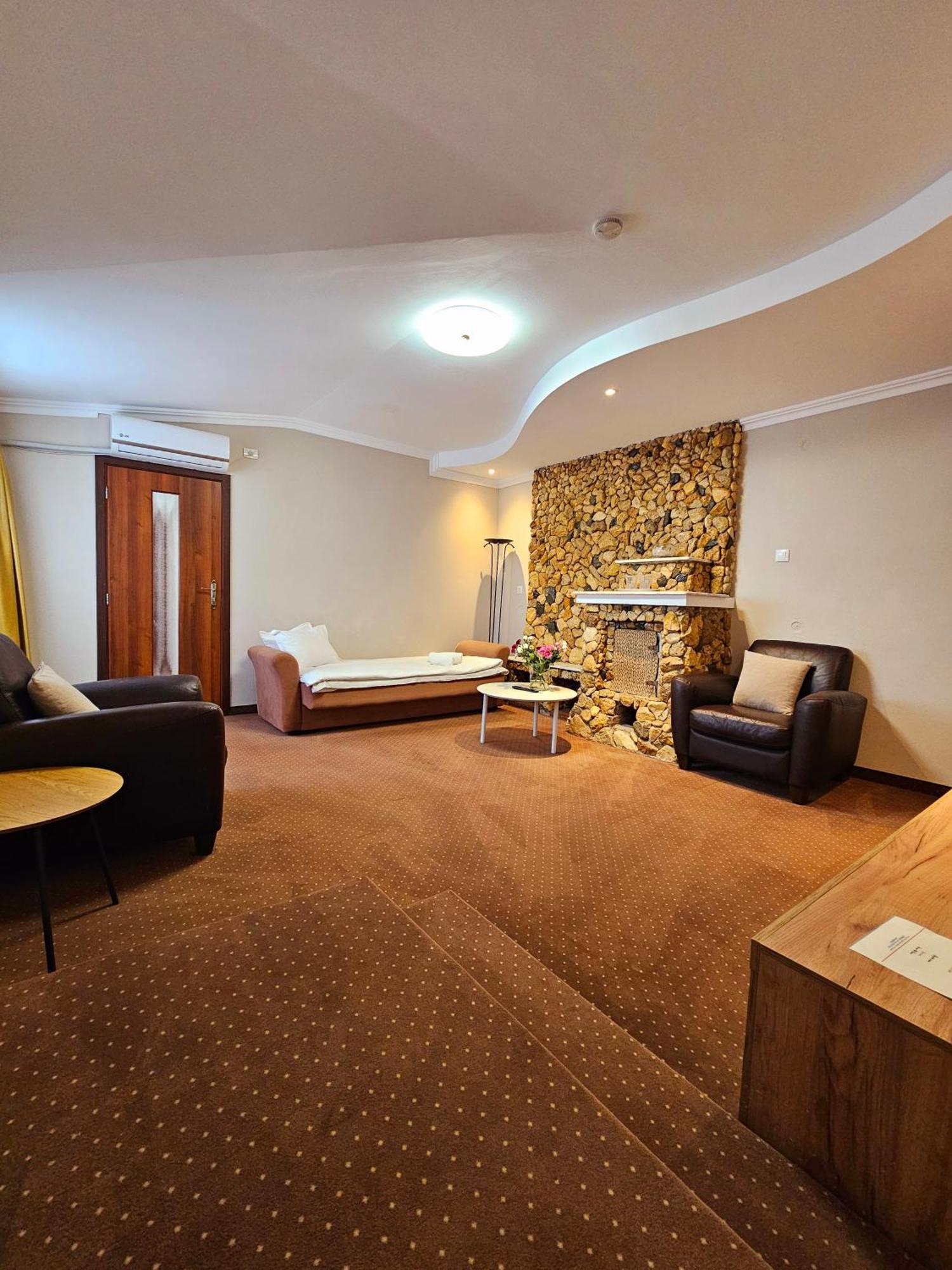 Vila Central Constanta Luaran gambar